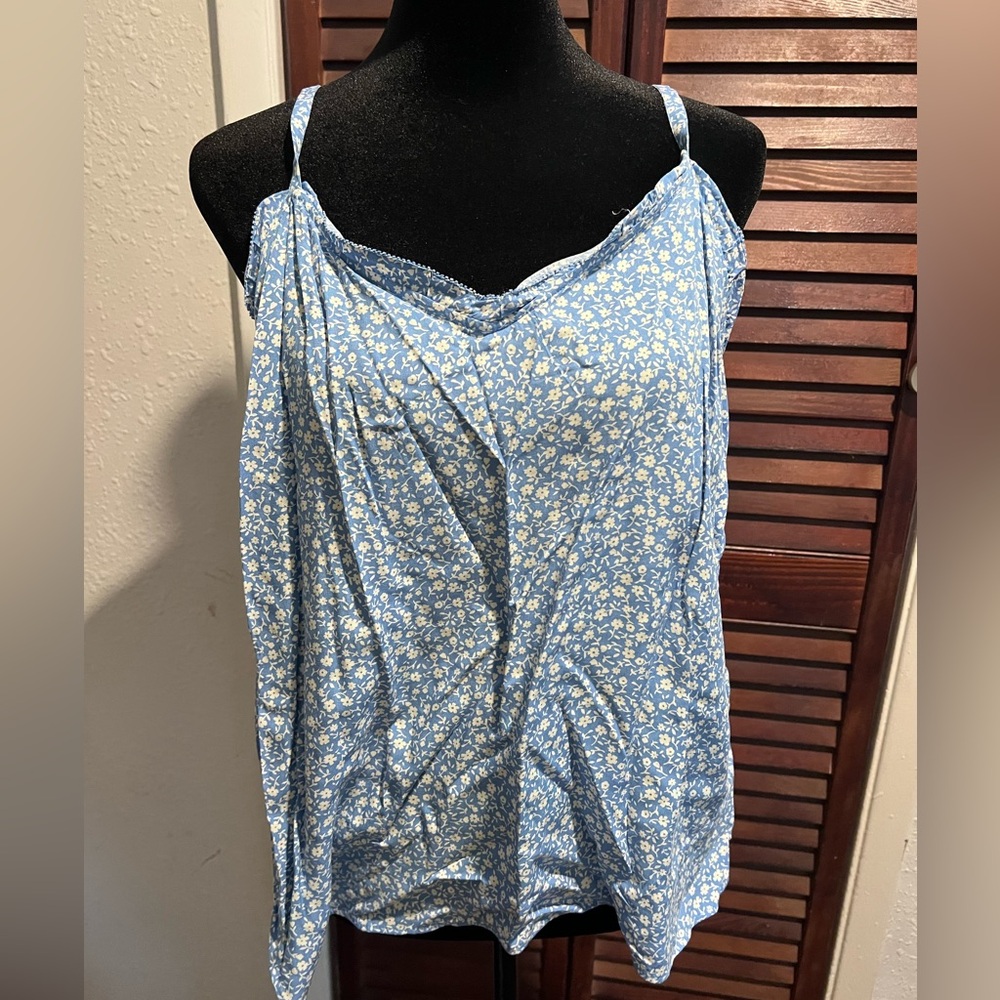 Old Navy cami adjustable straps. No rages never worn.